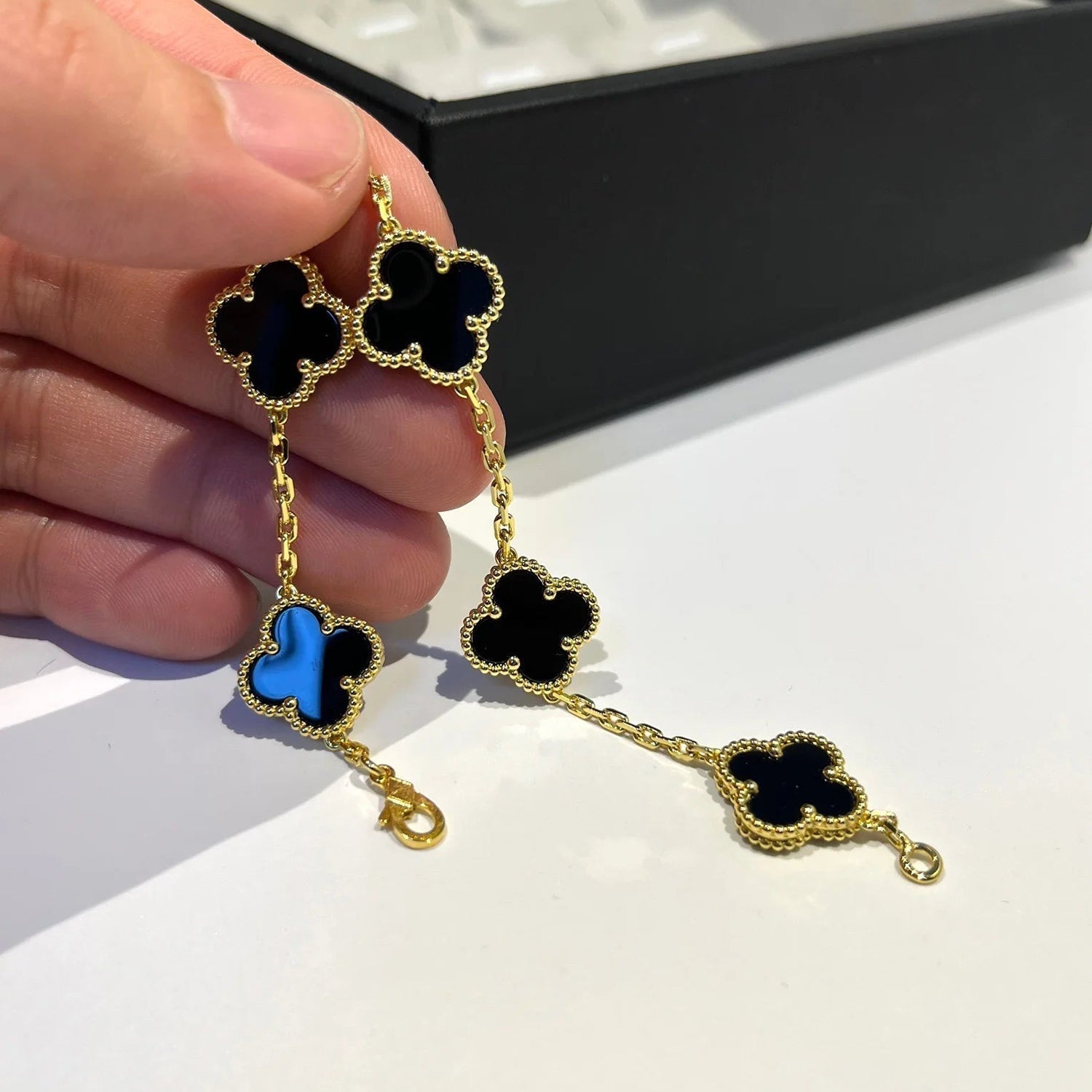 [MIRA]New CLOVER 5 MOTIF ONYXS BRACELET COLLECTION