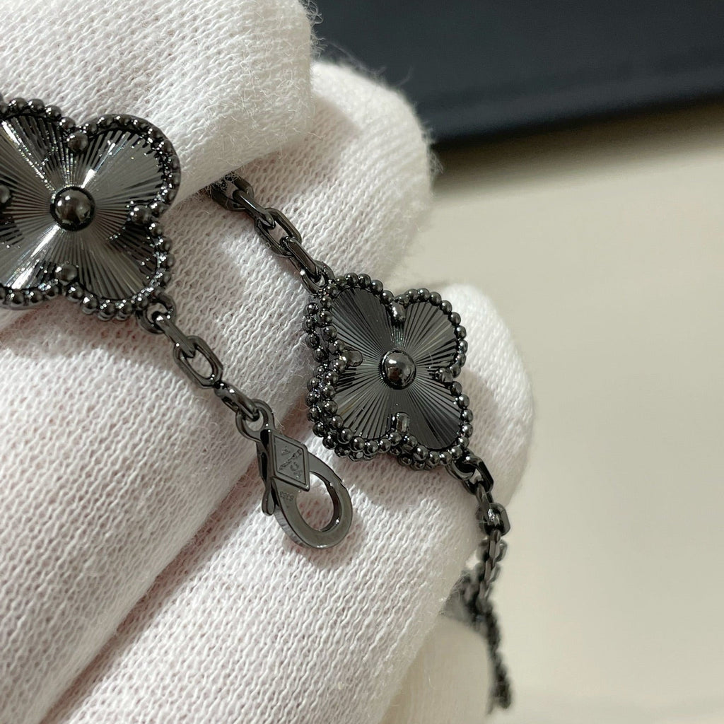 [MIRA]New CLOVER 5 MOTIF BLACK BRACELET