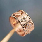 ??MIRA?¡¥CLOVER KALEIDOSCOPE RING 10MM