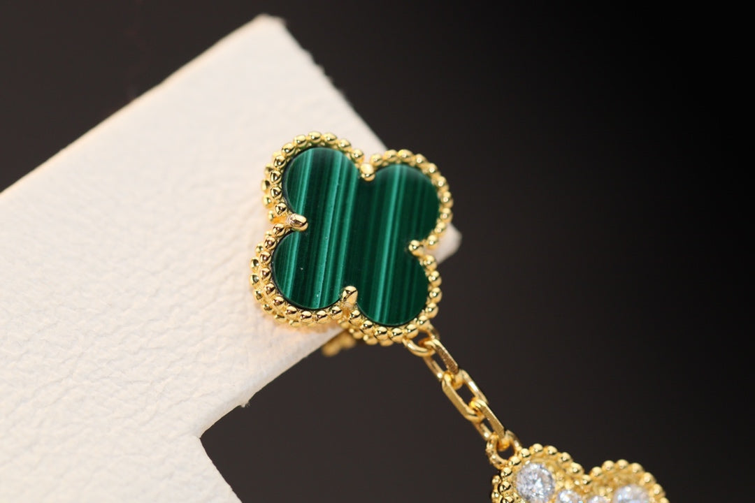 ??MIRA?¡¥CLOVER EARRINGS GOLD MALACHITE DIAMOND 3 MOTIF