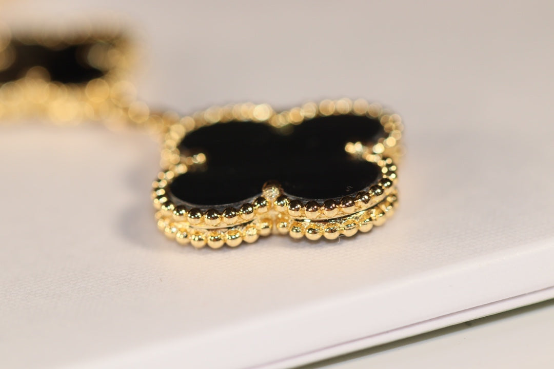 ??MIRA?¡¥CLOVER EARRINGS GOLD ONYX MOP 3 MOTIF