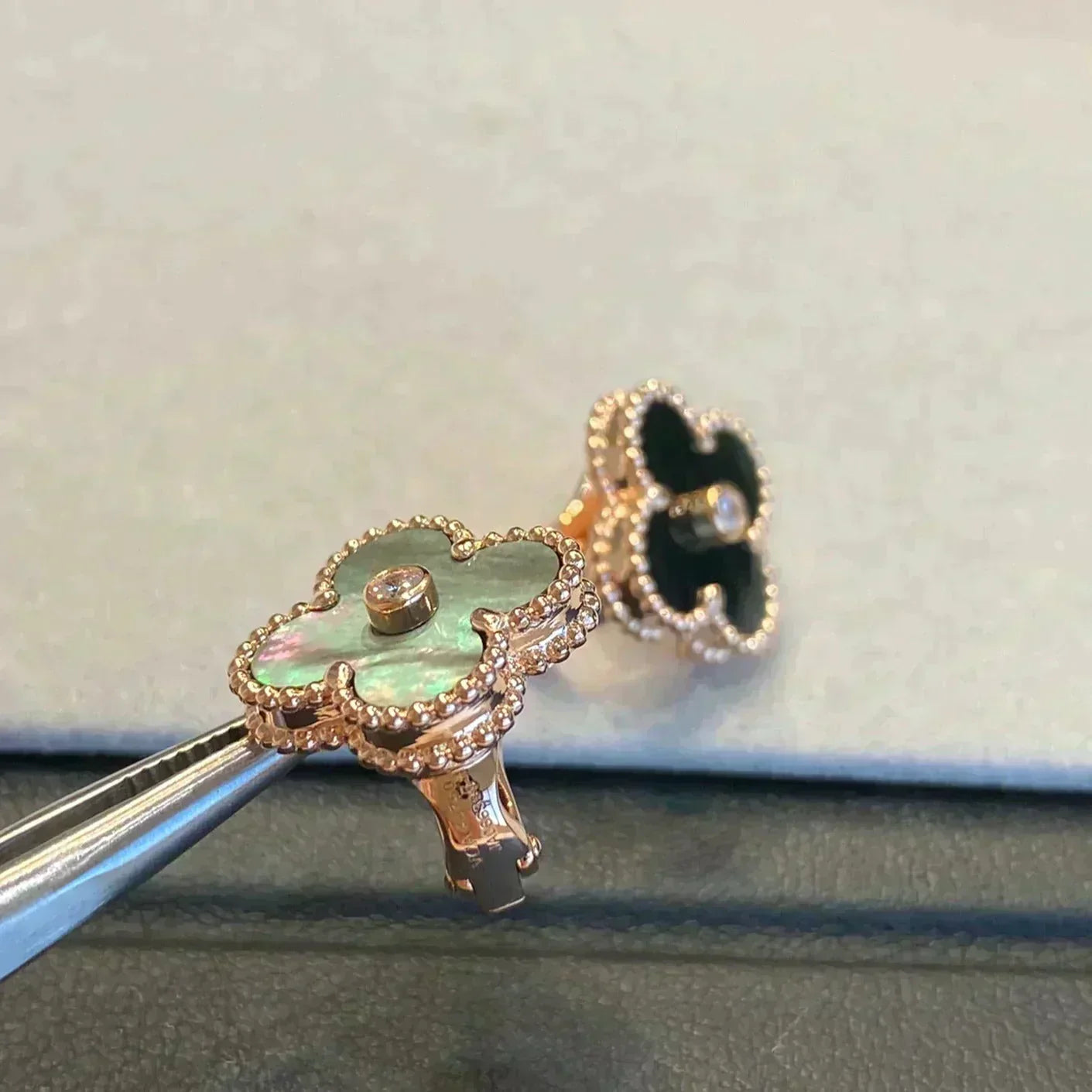 ??MIRA?¡¥CLOVER MEDIUM 1 MOTIFS GRAY MOP  DIAMOND EARRINGS