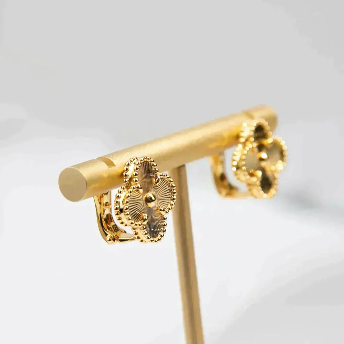 ??MIRA?¡¥CLOVER MEDIUM 1 MOTIFS LASER EARRINGS