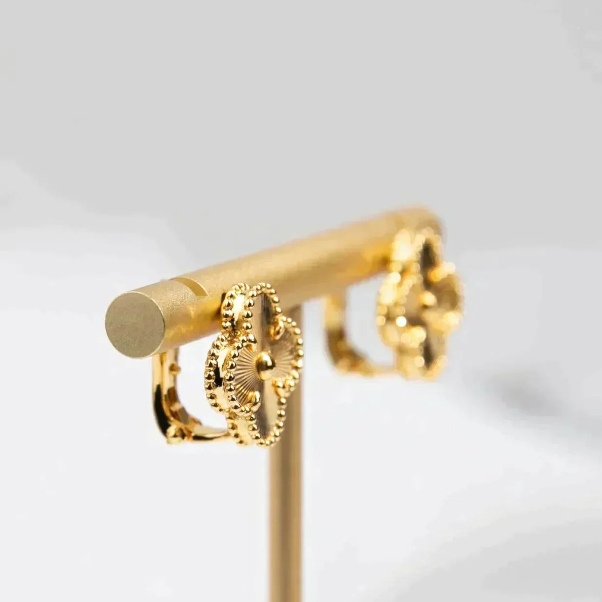 ??MIRA?¡¥CLOVER MEDIUM 1 MOTIFS LASER EARRINGS