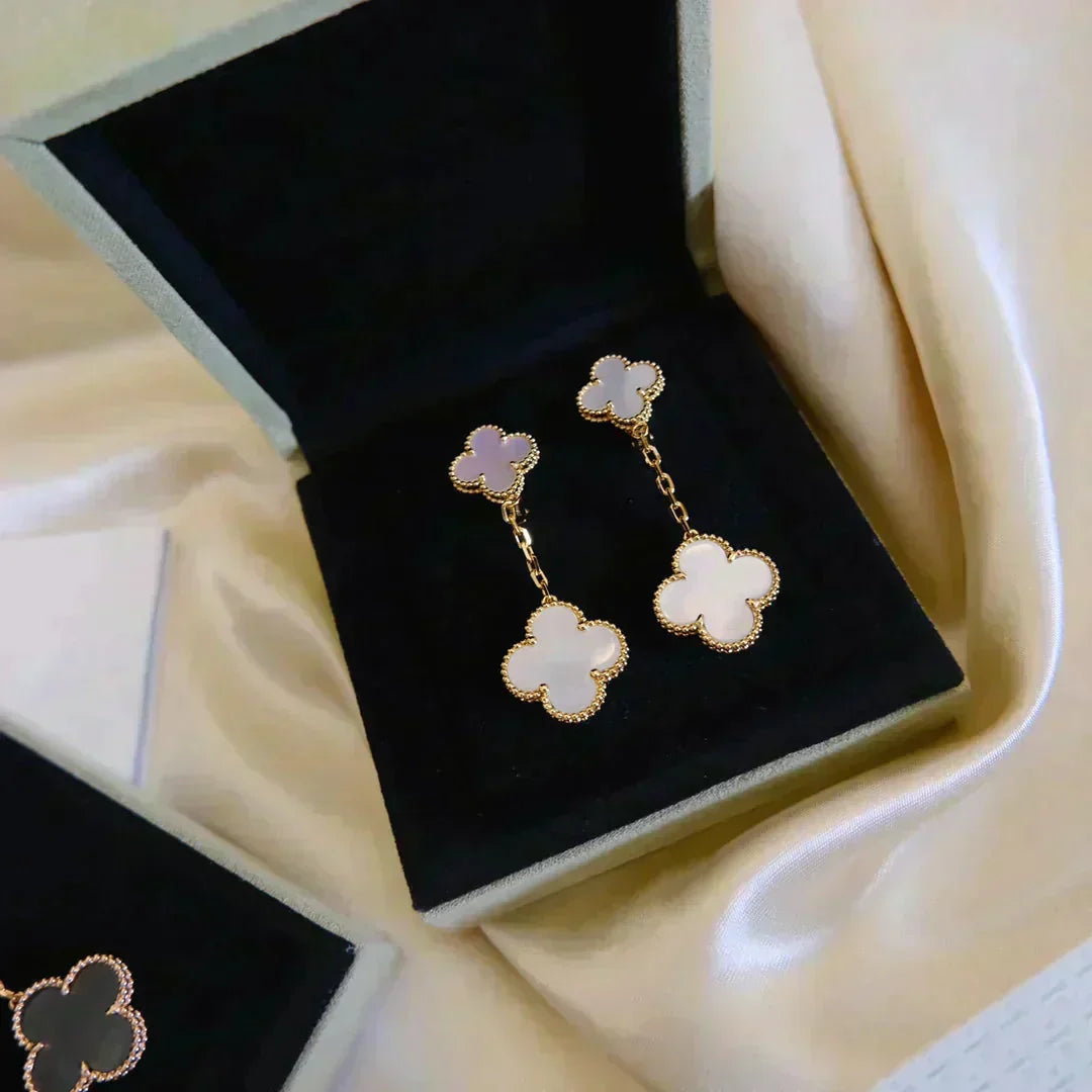 ??MIRA?¡¥CLOVER 2 MOTIF WHITE MOP EARRINGS