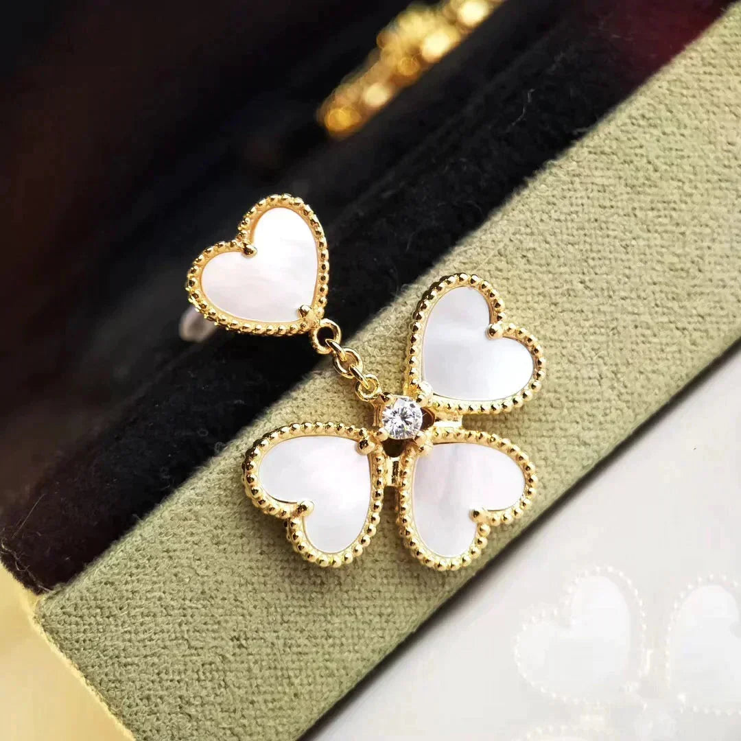 ??MIRA?¡¥CLOVER SWEET WHITE MOP EARRINGS