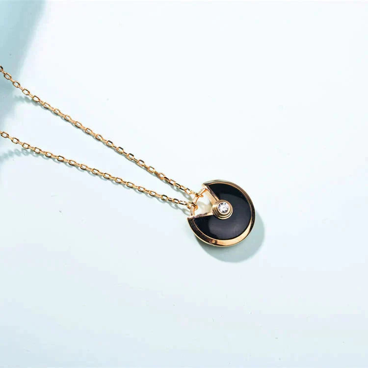 ??MIRA?¡¥AMULETTE GOLD CARNELIAN ONYX NECKLACE