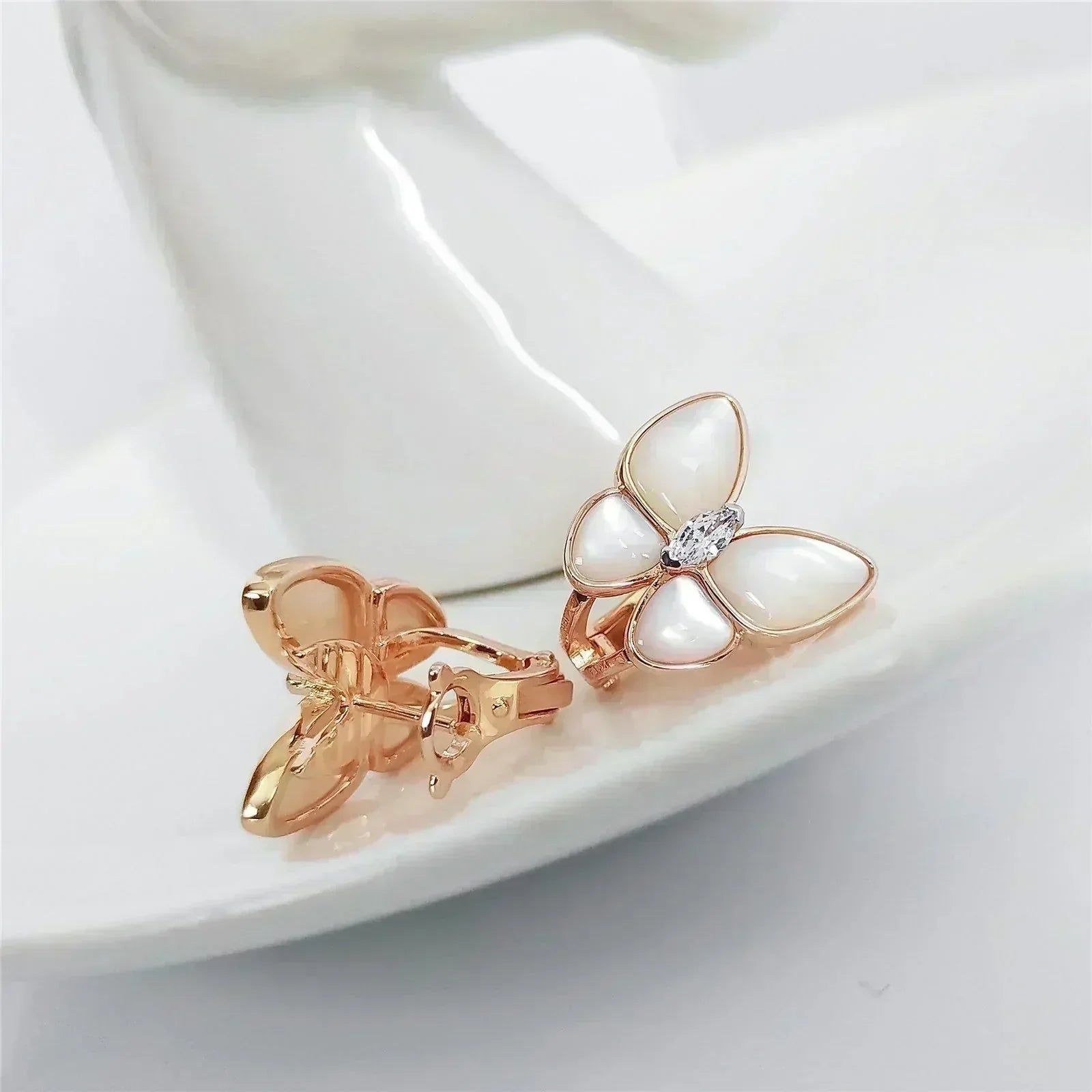 ??MIRA?¡¥BUTTERFLY MOP DIAMOND EARRINGS