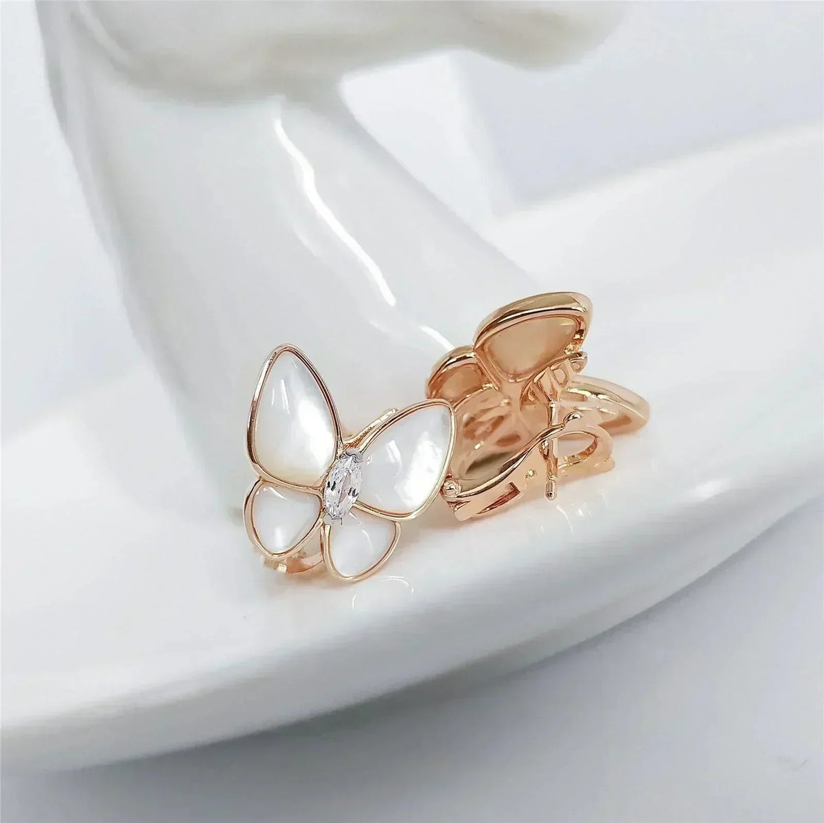 ??MIRA?¡¥BUTTERFLY MOP DIAMOND EARRINGS