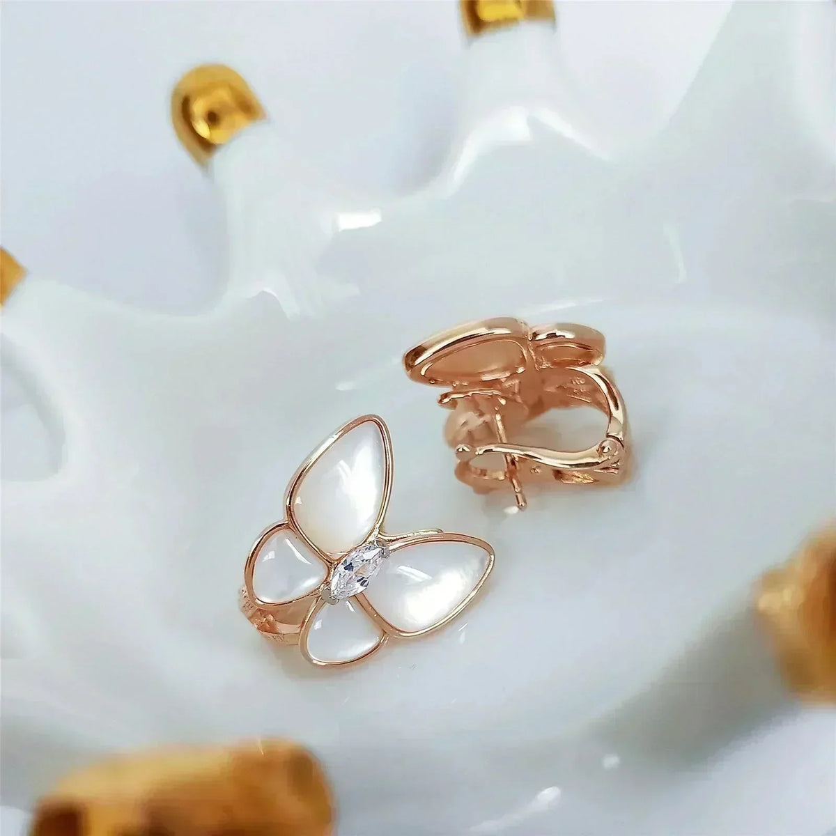 ??MIRA?¡¥BUTTERFLY MOP DIAMOND EARRINGS