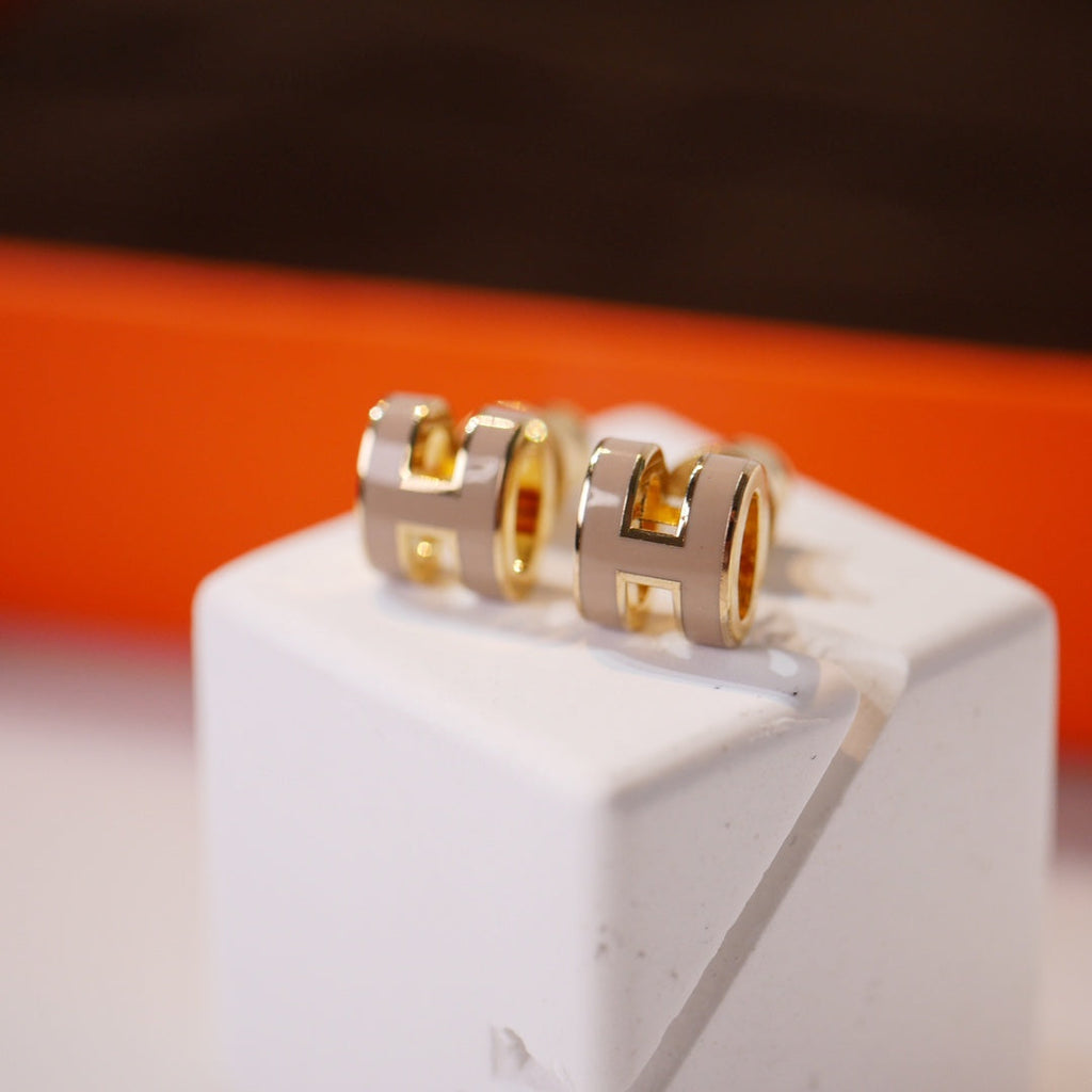 ??MIRA?¡¥MINI POP H GOLD EARRINGS GREY