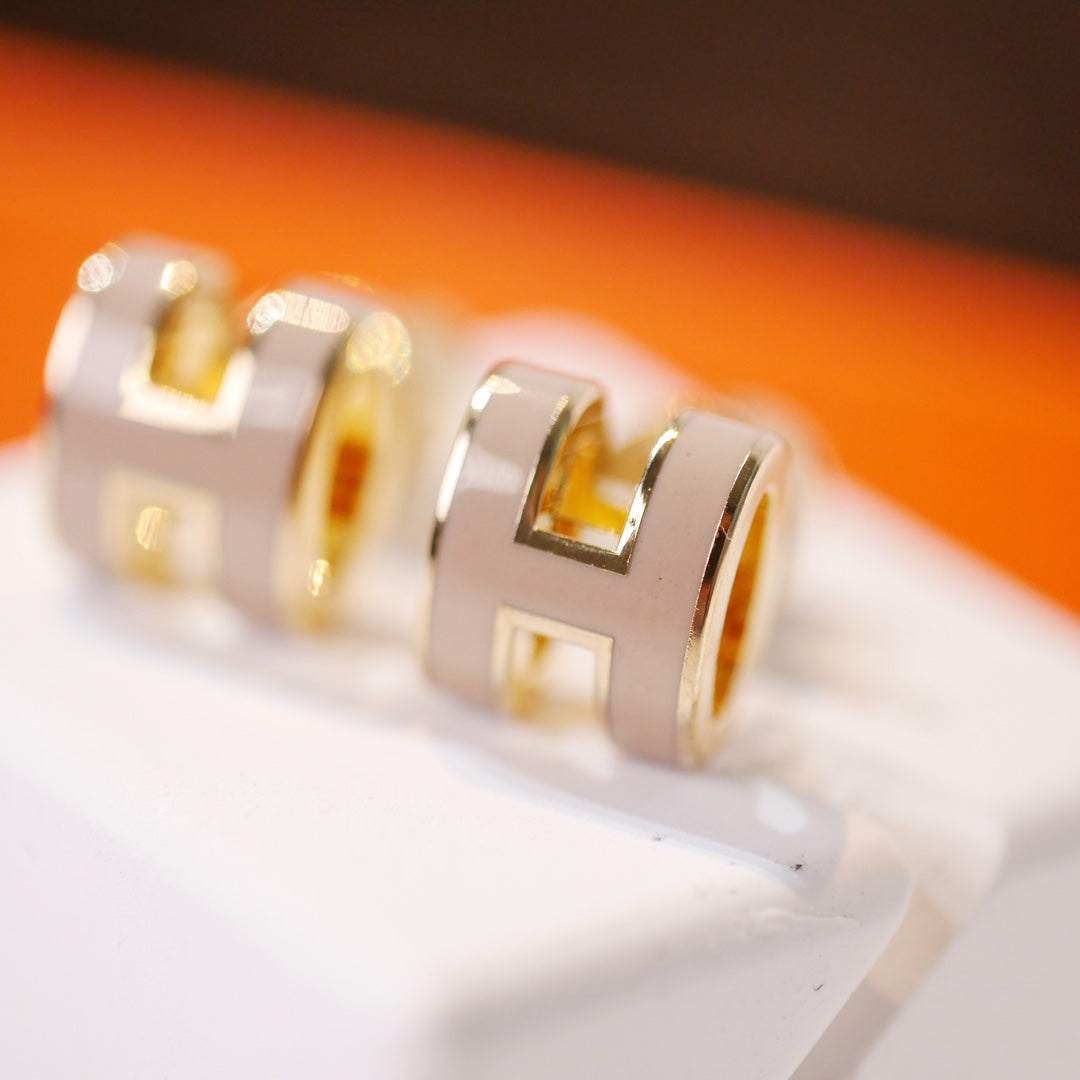 ??MIRA?¡¥MINI POP H GOLD EARRINGS GREY