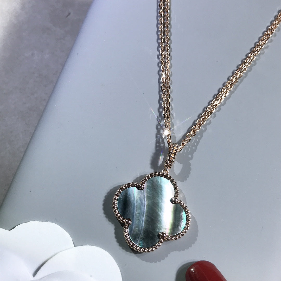 ??MIRA?¡¥CLOVER 25MM GOLD DARK MOP BIG CLOVER NECKLACE