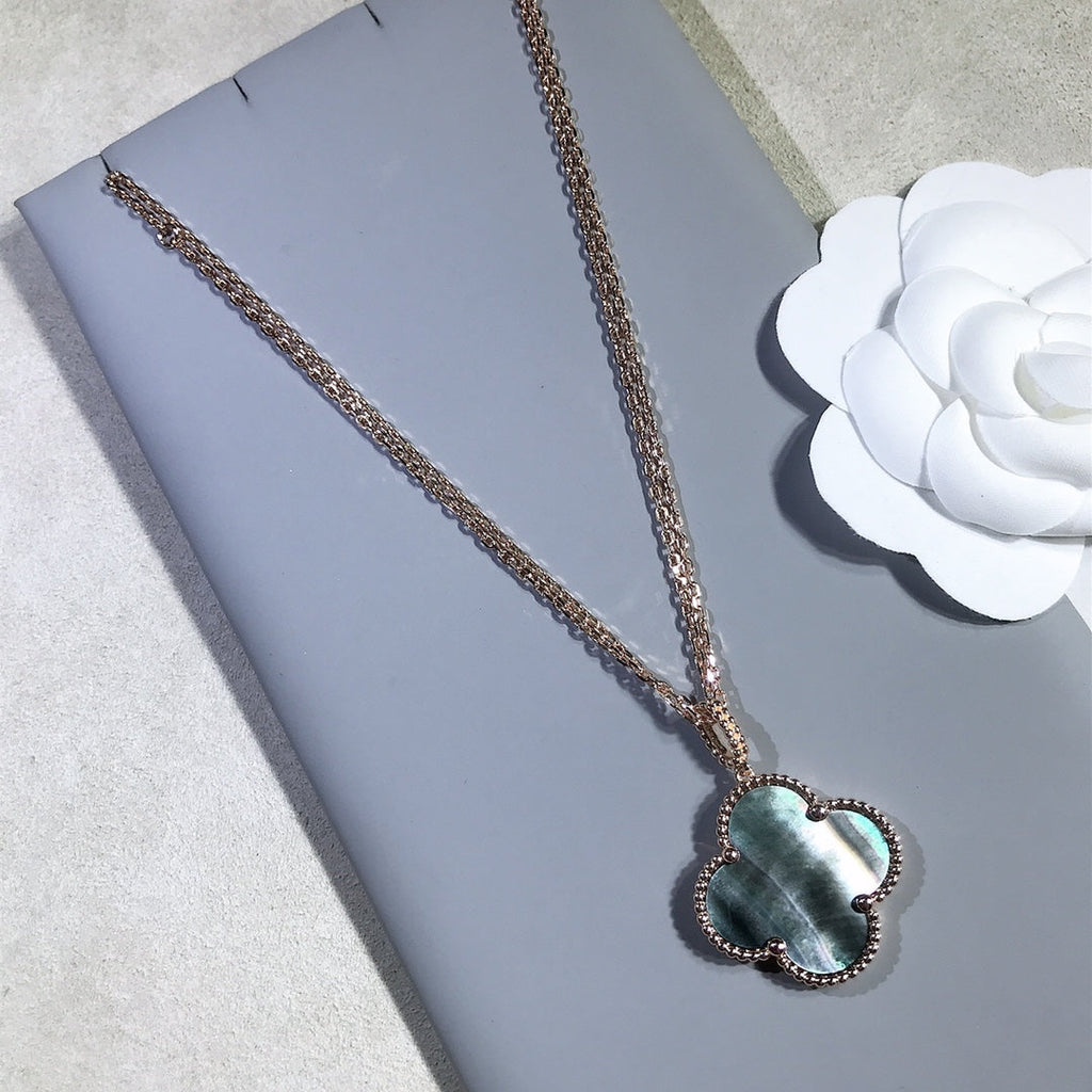 ??MIRA?¡¥CLOVER 25MM GOLD DARK MOP BIG CLOVER NECKLACE