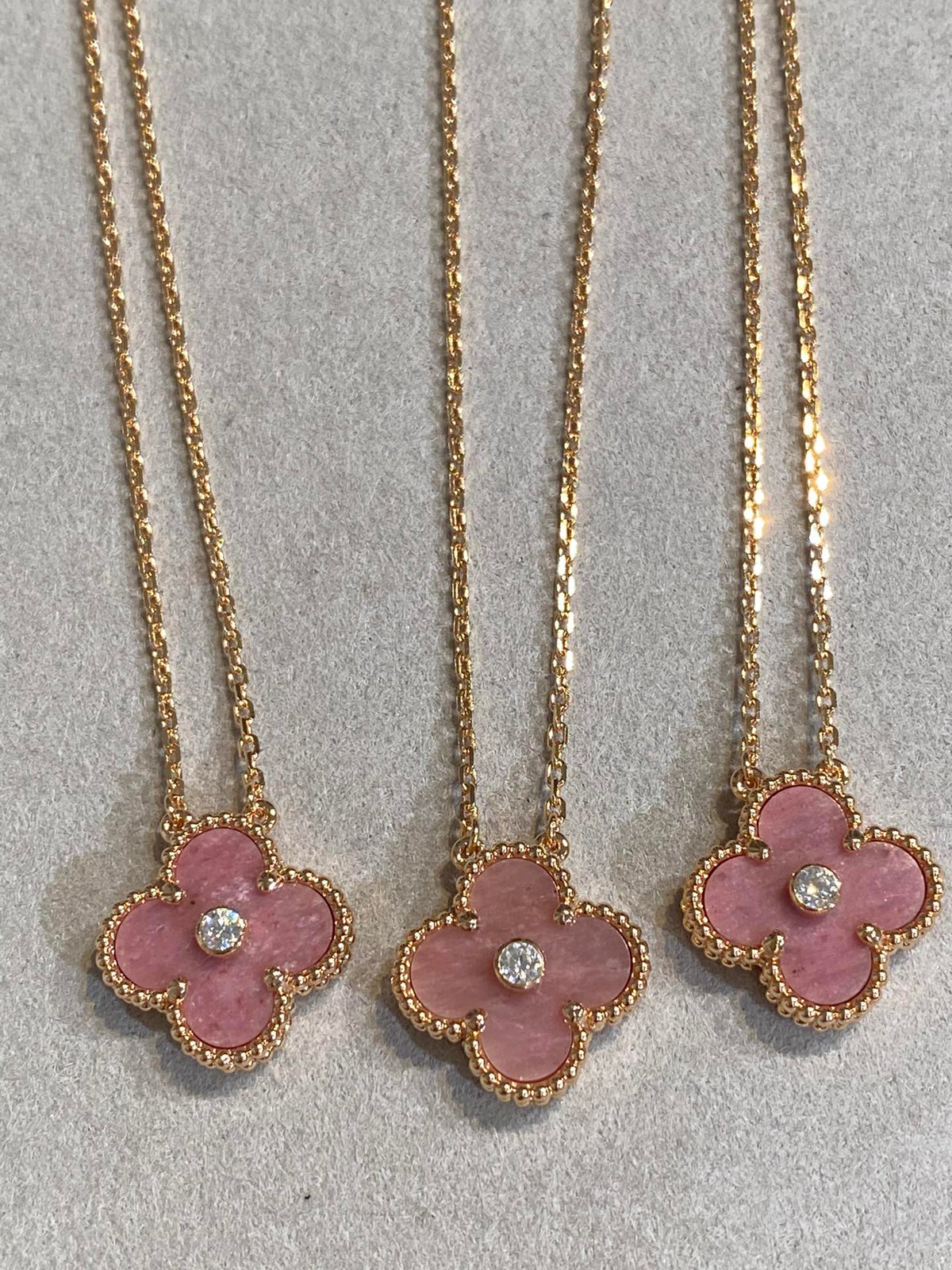 ??MIRA?¡¥CLOVER 15MM DIAMOND RHODONITE NECKLACE