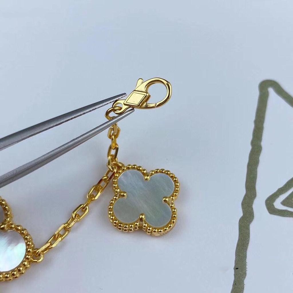 ??MIRA?¡¥MAGIC CLOVER MOP GOLD BRACELET 5 MOTIFS