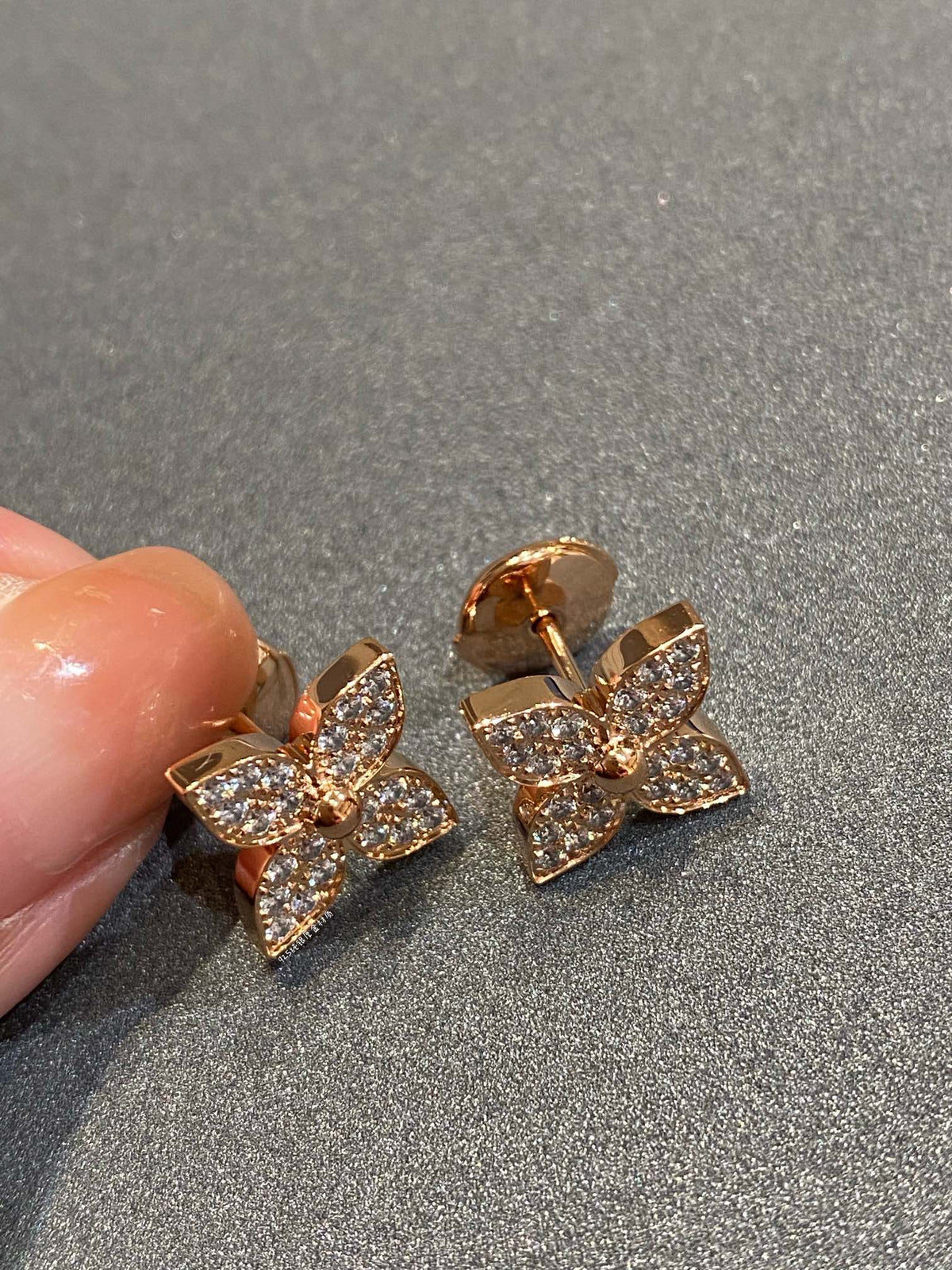 ??MIRA?¡¥STAR DIAMOND EARRINGS