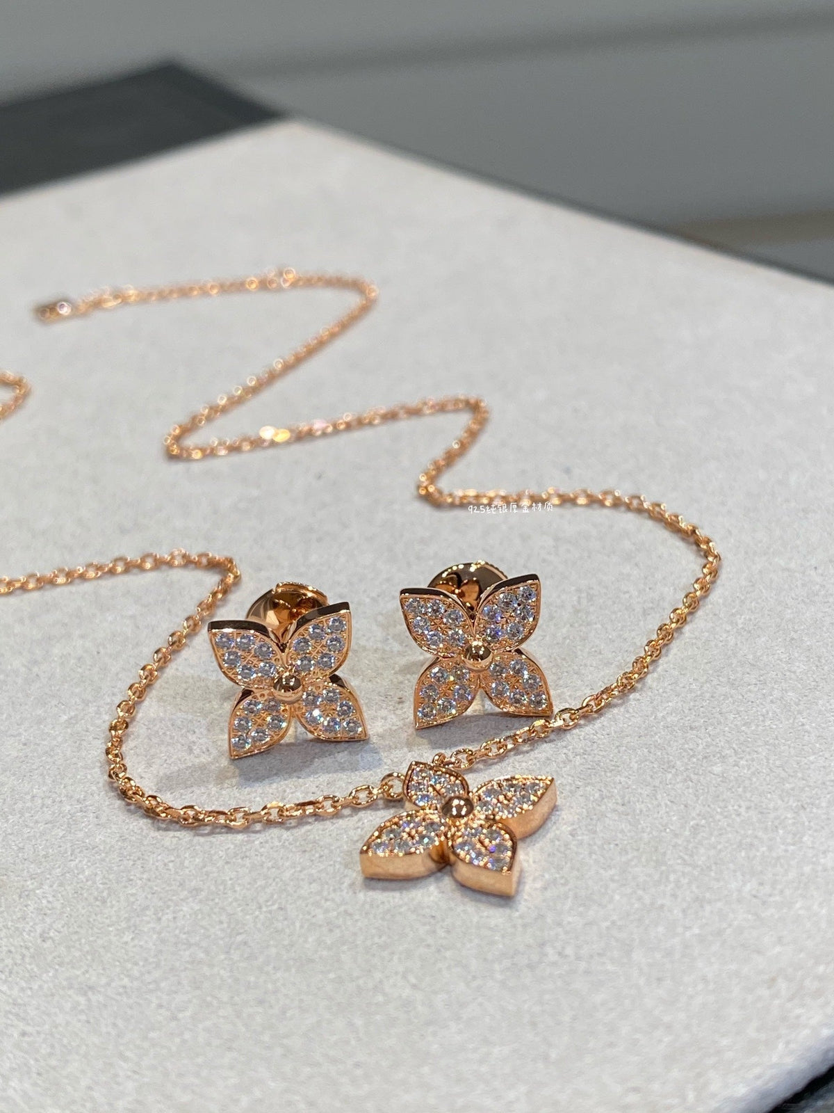 ??MIRA?¡¥STAR DIAMOND NECKALCE