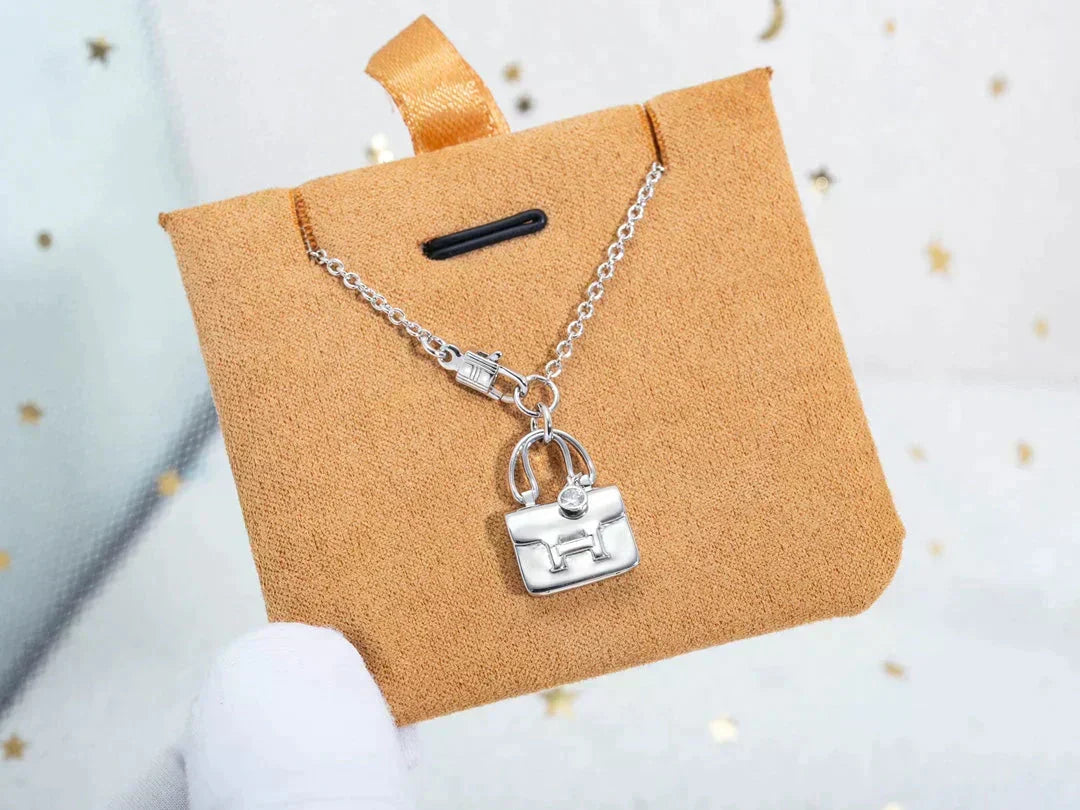 ??MIRA?¡¥AMULETTE PEDANT SILVER NECKLACE