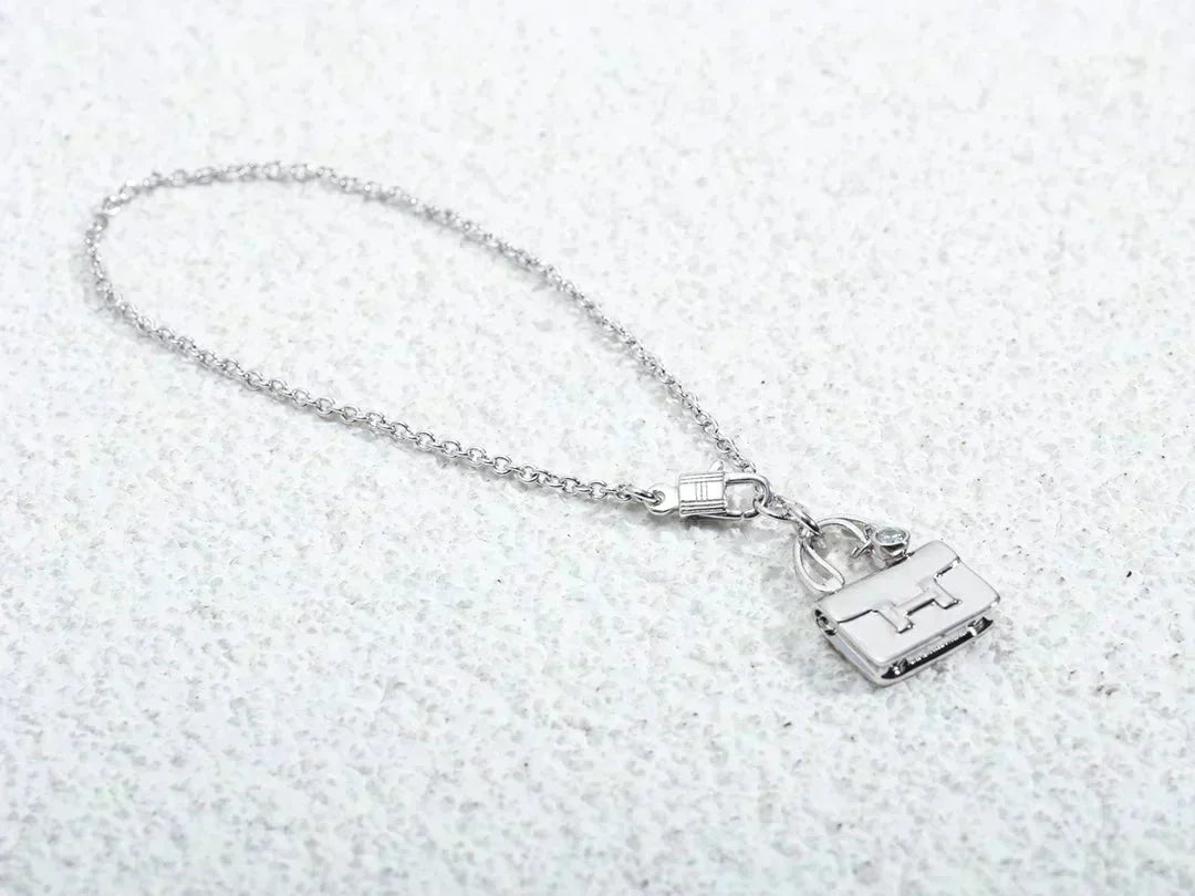 ??MIRA?¡¥AMULETTE PEDANT SILVER NECKLACE