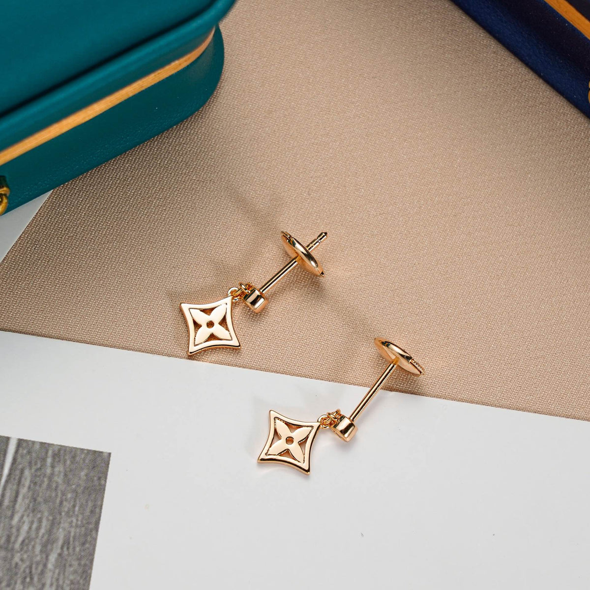 ??MIRA?¡¥STAR EARRINGS GOLD
