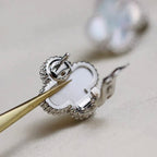 ??MIRA?¡¥CLOVER MEDIUM 1 MOTIFS  WHITE MOP EARRINGS SILVER