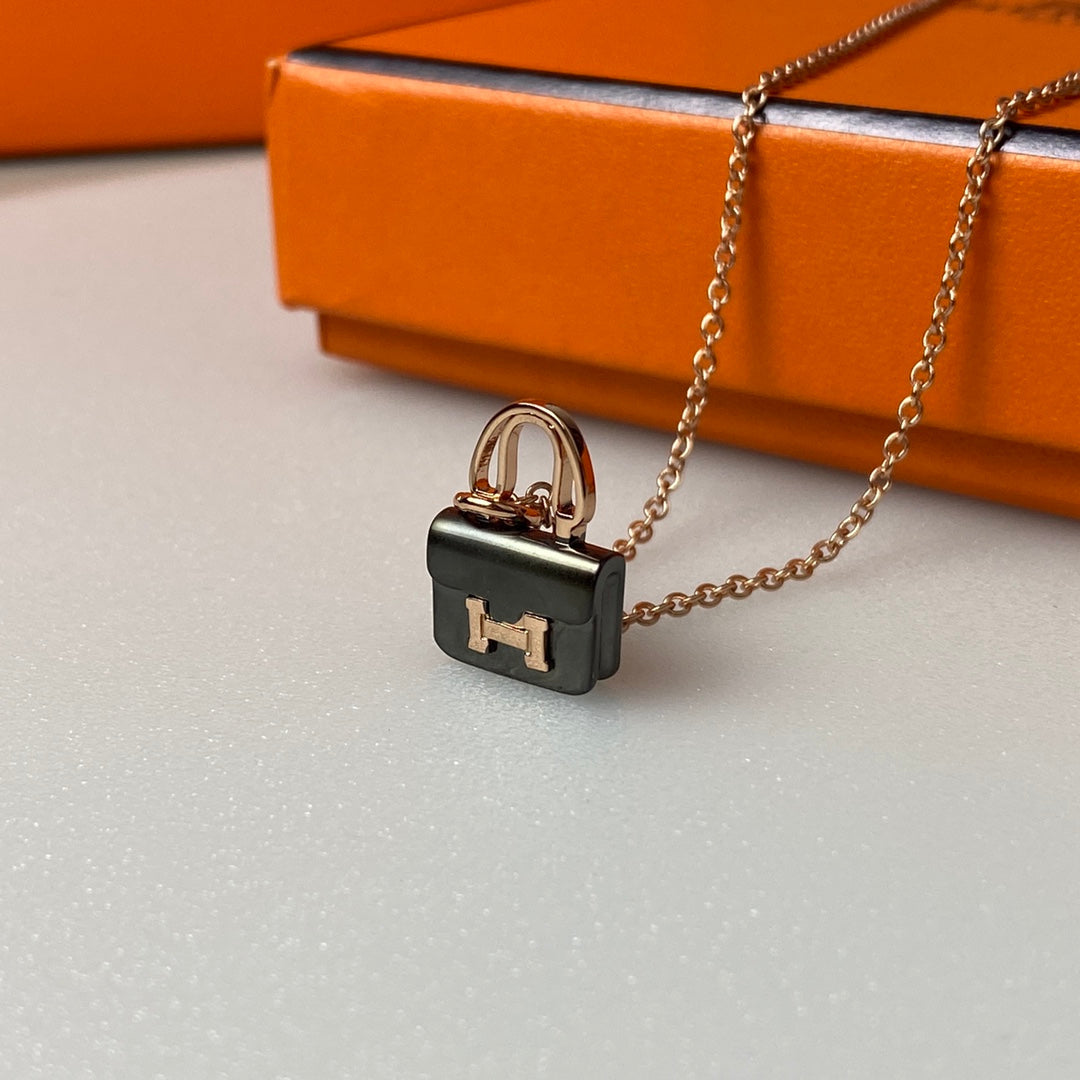 ??MIRA?¡¥CONSTANCE BLACK PEDANT PINK GOLD NECKLACE