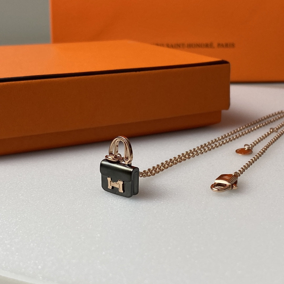 ??MIRA?¡¥CONSTANCE BLACK PEDANT PINK GOLD NECKLACE