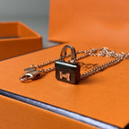 ??MIRA?¡¥CONSTANCE BLACK PEDANT PINK GOLD NECKLACE