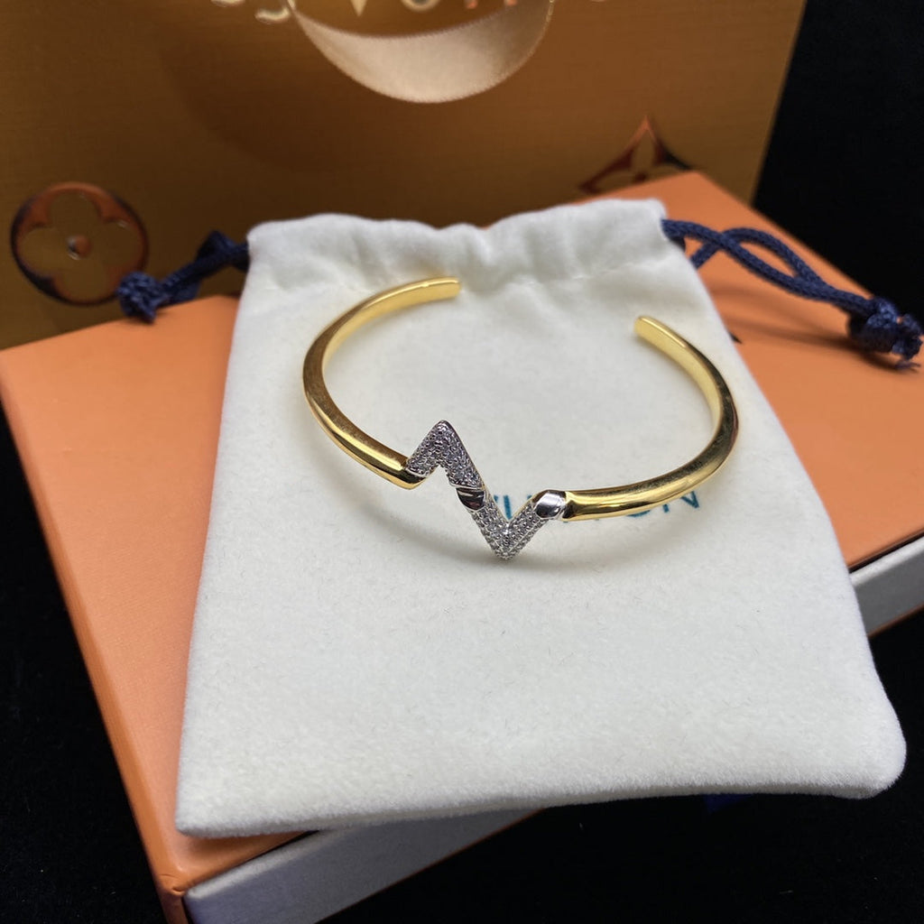 ??MIRA?¡¥VOLTE UPSITE DOWN DIAMOND GOLD OPEN BRACELET