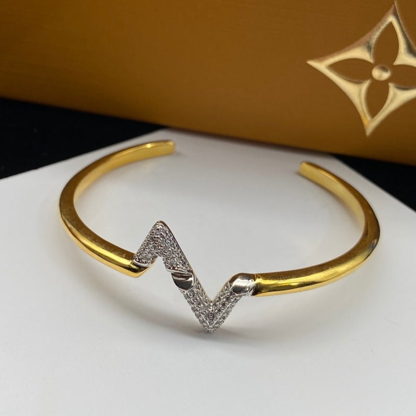 ??MIRA?¡¥VOLTE UPSITE DOWN DIAMOND GOLD OPEN BRACELET