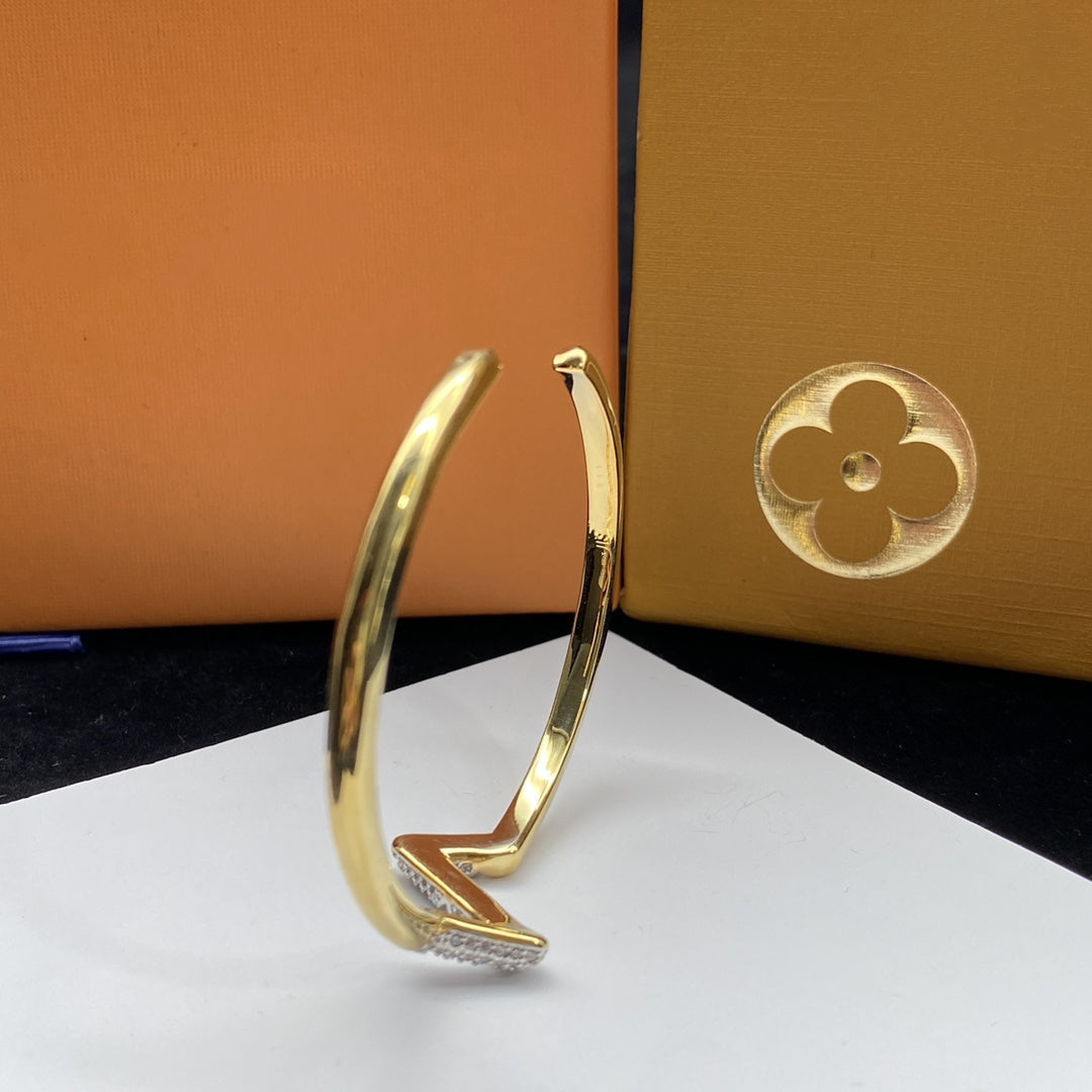 ??MIRA?¡¥VOLTE UPSITE DOWN DIAMOND GOLD OPEN BRACELET