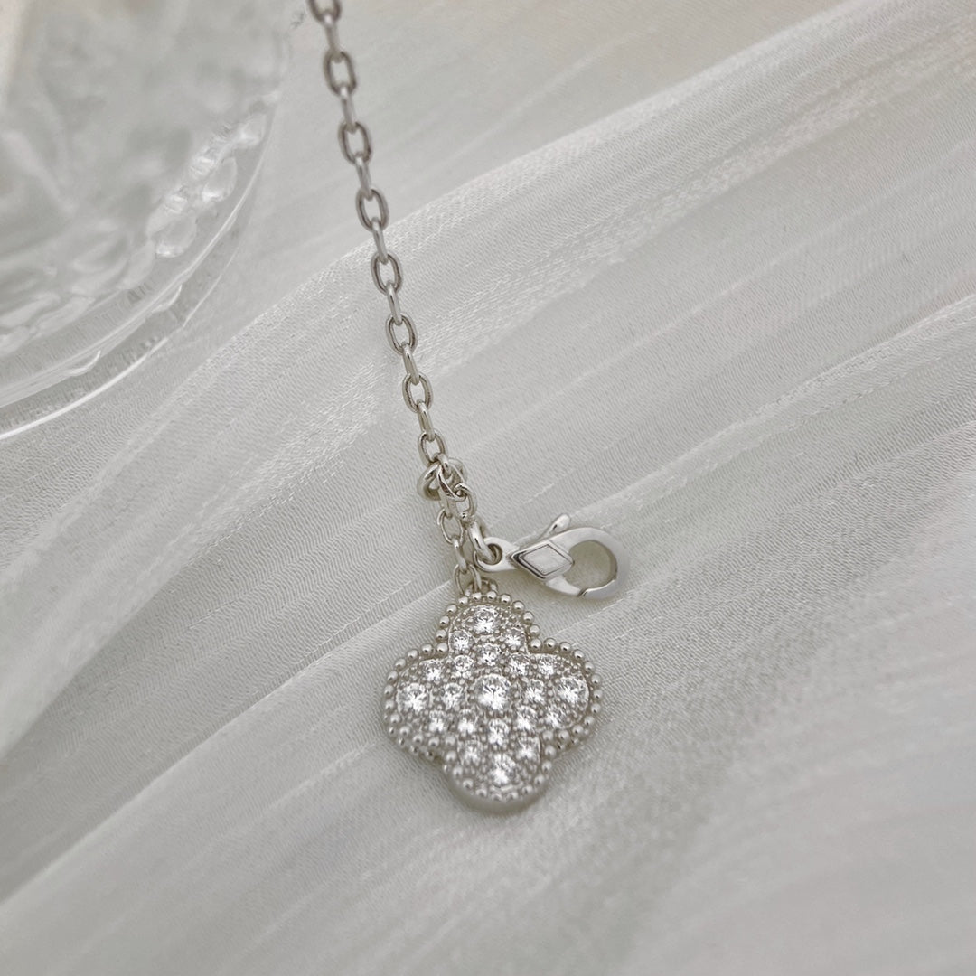 ??MIRA?¡¥CLOVER 5 MOTIFS SILVER DIAMONDS NECKLACE