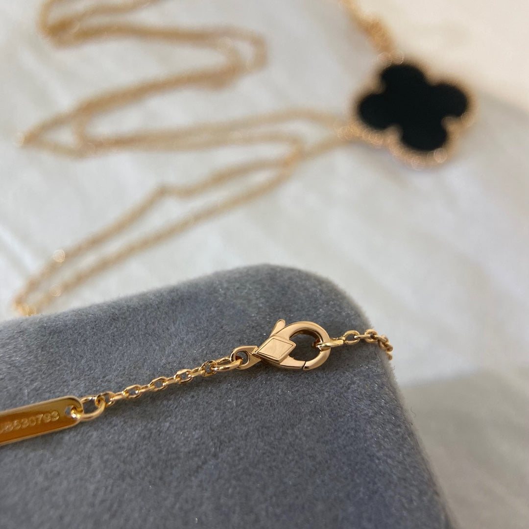 ??MIRA?¡¥CLOVER 25MM NECKLACE GOLD ONYX