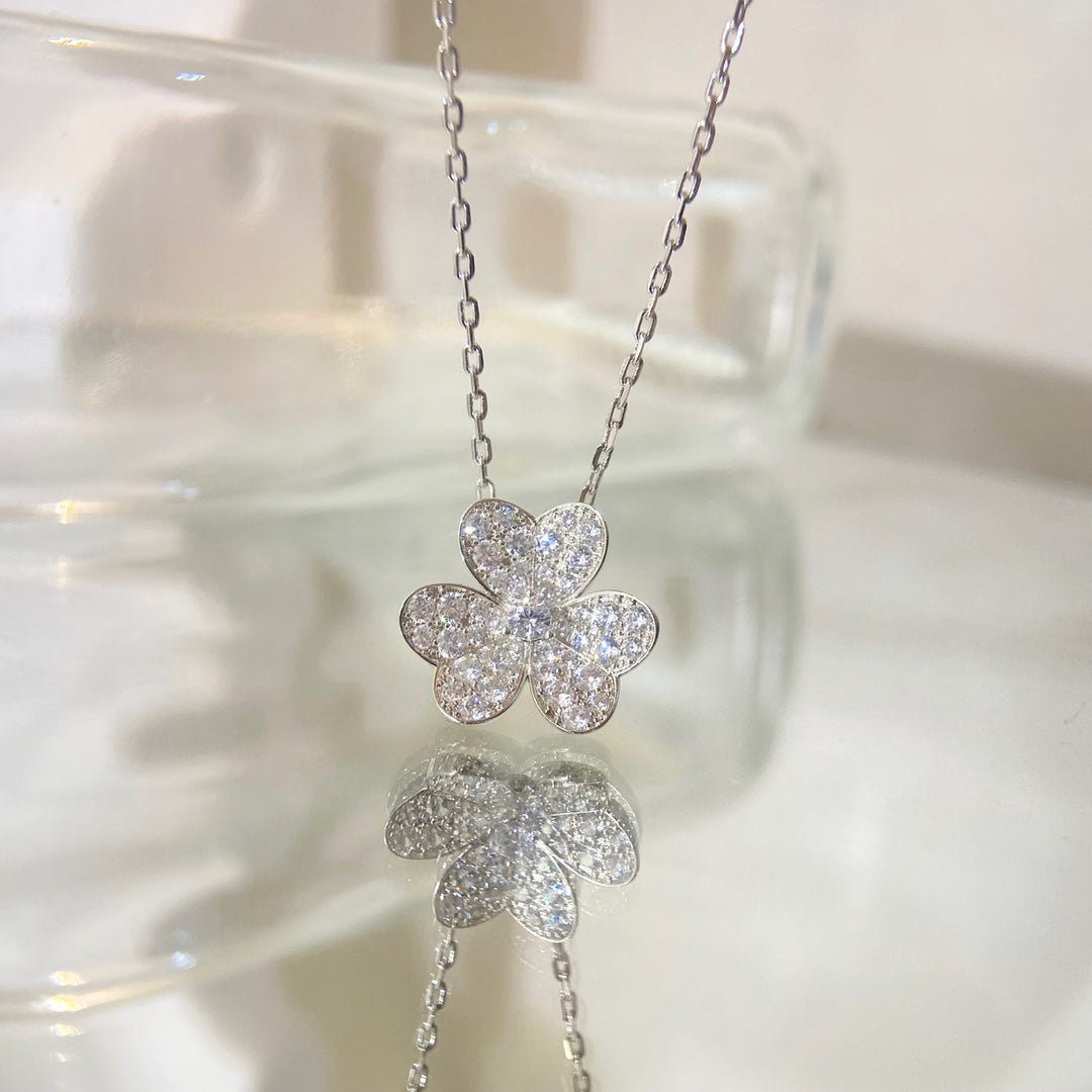 ??MIRA?¡¥FLOWER DIAMOND NECKLACE