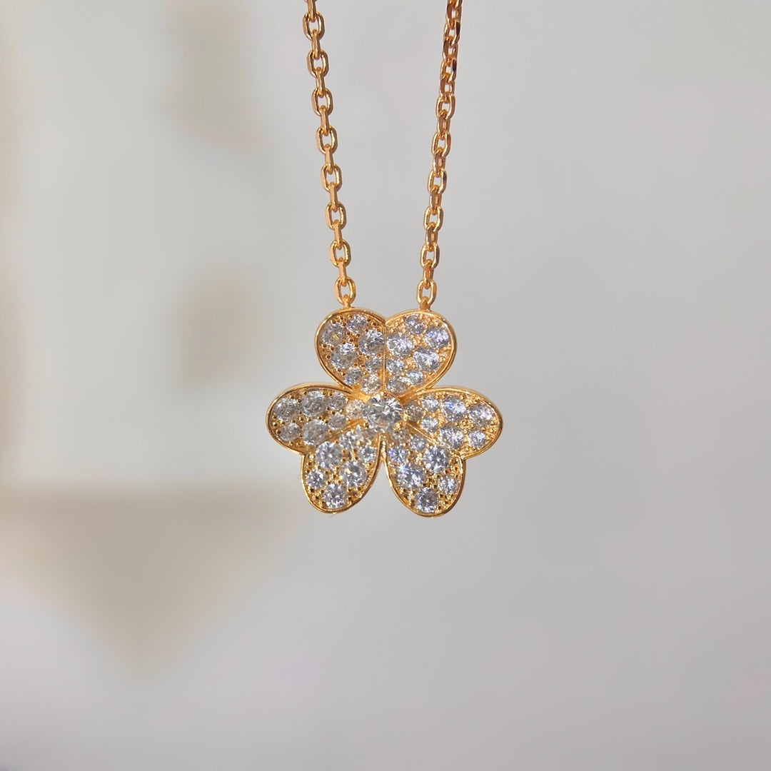 ??MIRA?¡¥FLOWER DIAMOND NECKLACE