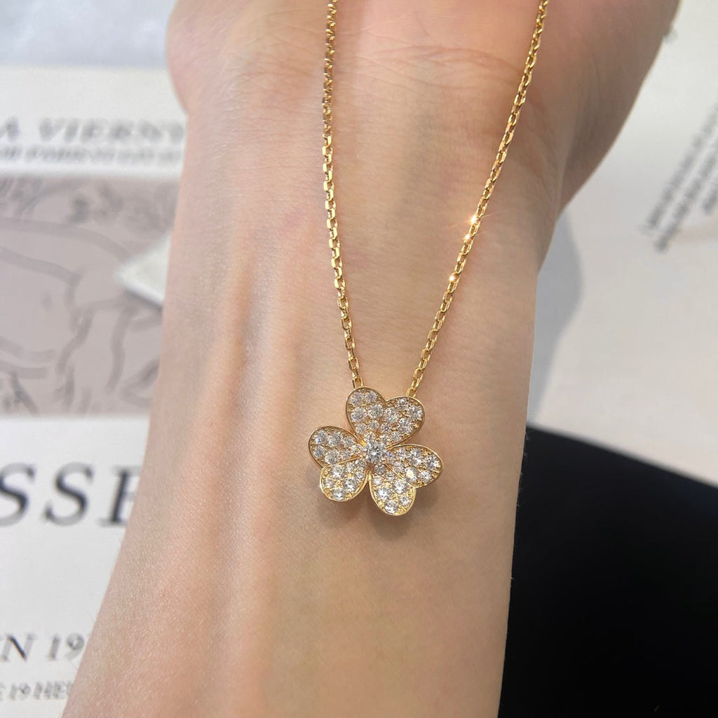 ??MIRA?¡¥FLOWER DIAMOND NECKLACE