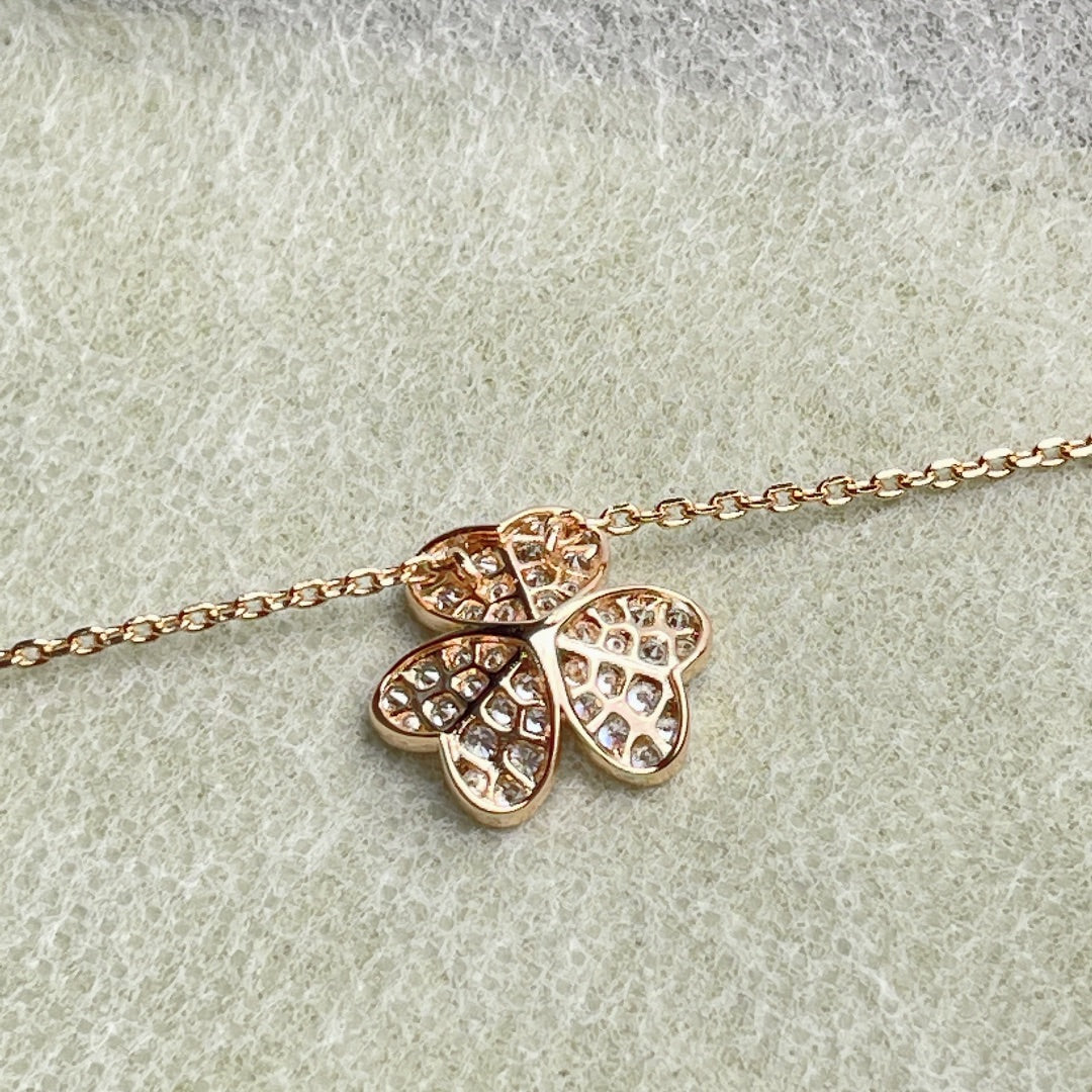 ??MIRA?¡¥FLOWER DIAMOND NECKLACE