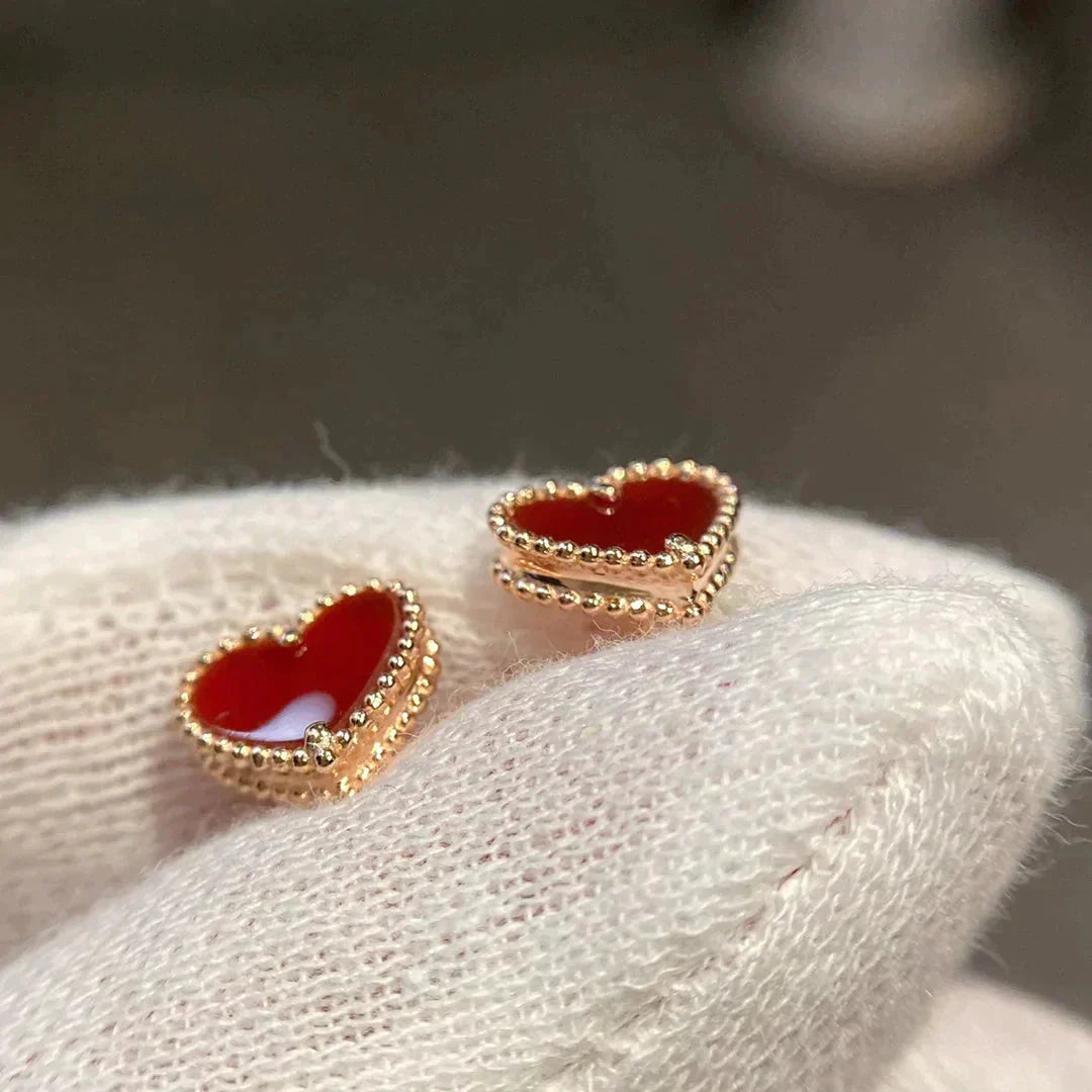 ??MIRA?¡¥HEART CARNELIAN STUD EARRINGS