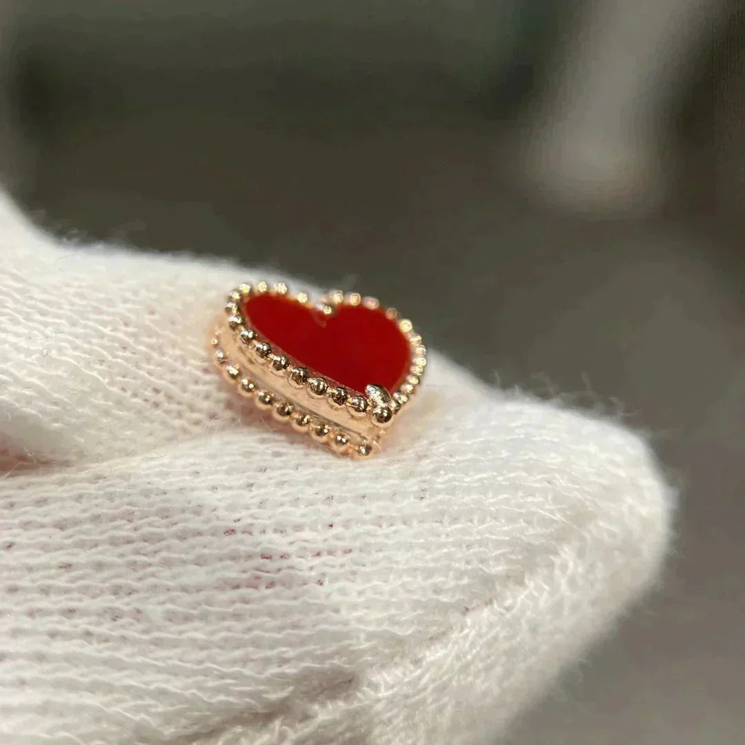 ??MIRA?¡¥HEART CARNELIAN STUD EARRINGS