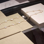 ??MIRA?¡¥CLOVER 20 MOTIFS WHITE MOP NECKLACE