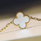 ??MIRA?¡¥CLOVER 20 MOTIFS WHITE MOP NECKLACE