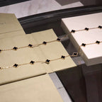 ??MIRA?¡¥CLOVER 20 MOTIFS ONYX NECKLACE