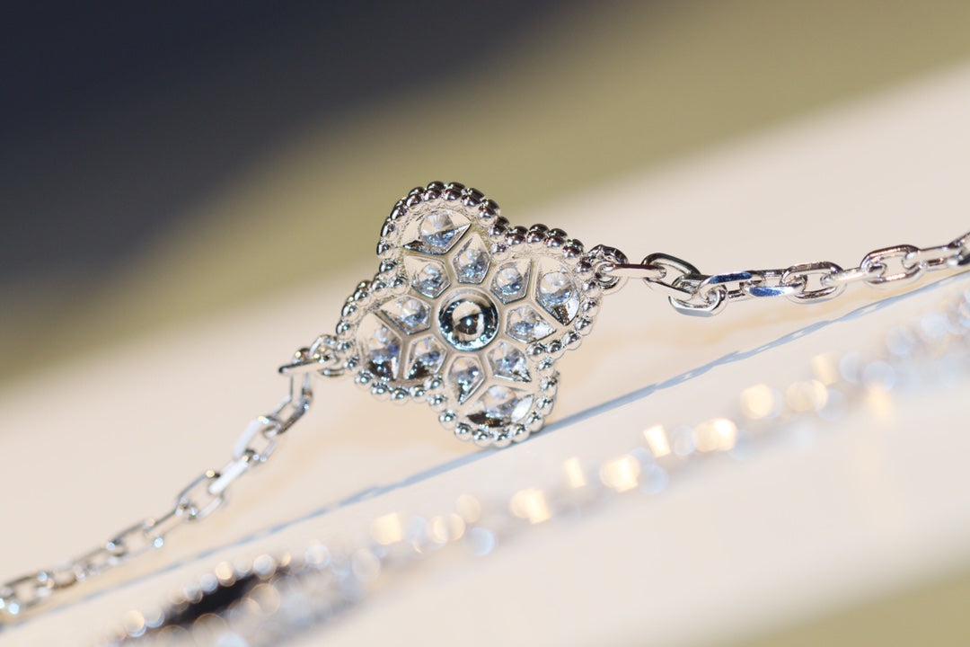 ??MIRA?¡¥CLOVER 20 MOTIFS ONYX DIAMOND SILVER