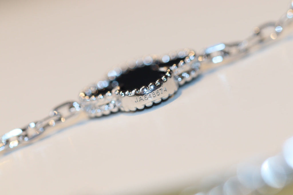??MIRA?¡¥CLOVER 20 MOTIFS ONYX DIAMOND SILVER