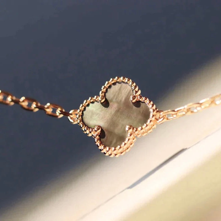 ??MIRA?¡¥CLOVER 20 MOTIFS LASER DIAMOND NECKLACE