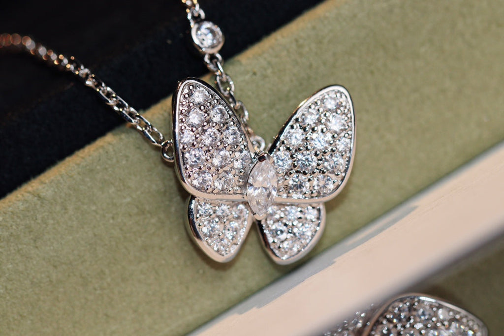 ??MIRA?¡¥BUTTERFLY DIAMOND NECKLACE