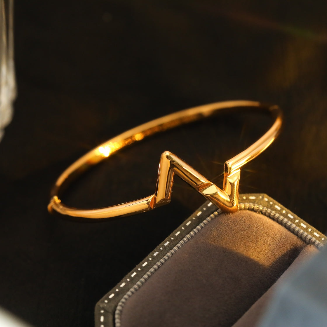 ??MIRA?¡¥VOLTE UPSITE DOWN BRACELET