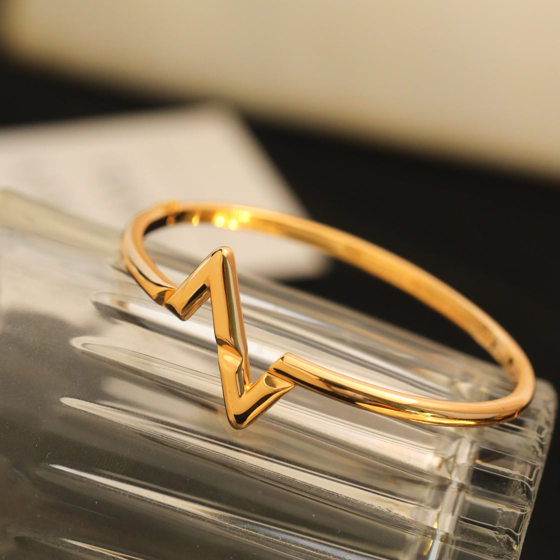 ??MIRA?¡¥VOLTE UPSITE DOWN BRACELET