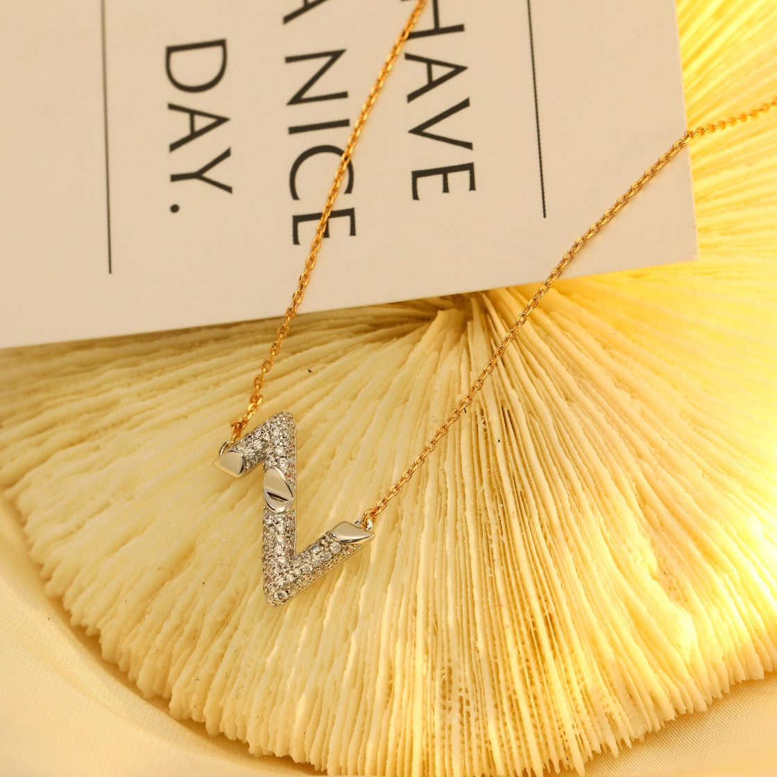 ??MIRA?¡¥VOLT SILVER DIAMOND PEDANT NECKLACE